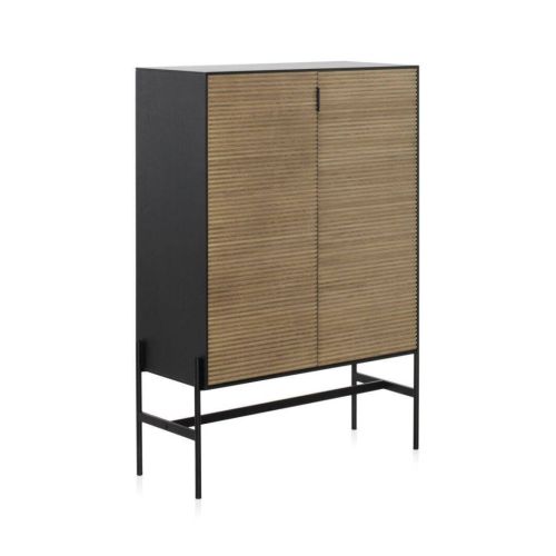 Vitrina negra chapada en fresno con 2 puertas de madera natural GABAR 10974
