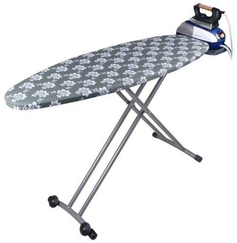 Mesa de Planchar con Ruedas y Toma Integrada ORBEGOZO TP6500